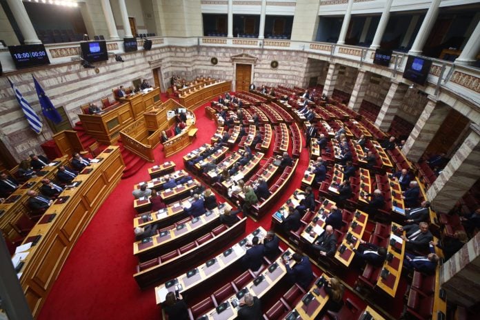 Φορολογικό νομοσχέδιο: Υπερψηφίστηκε από 160 βουλευτές