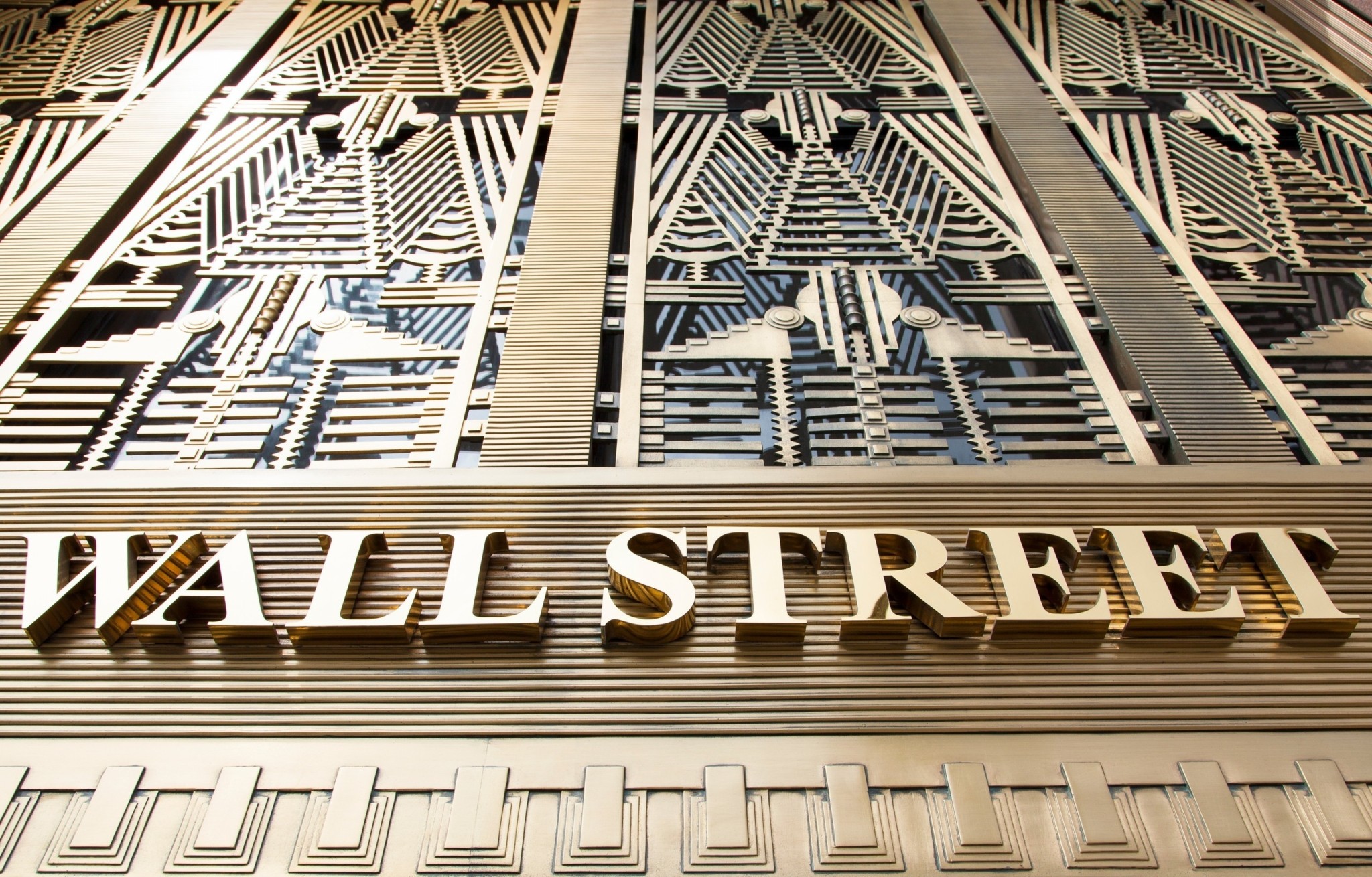 Γνωστός αναλυτής της Wall Street προειδοποιεί για κρίση