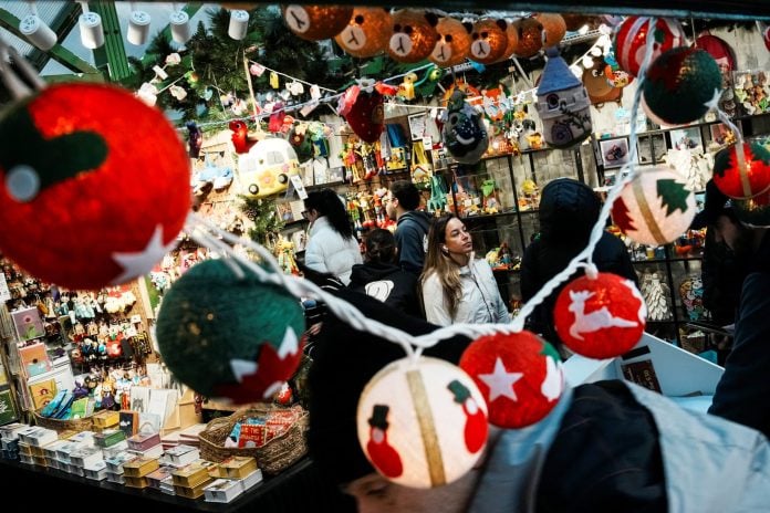 ΗΠΑ: Αρνητική επίδραση του πληθωρισμού στην αύξηση του εισοδήματος ενόψει και των εορτών