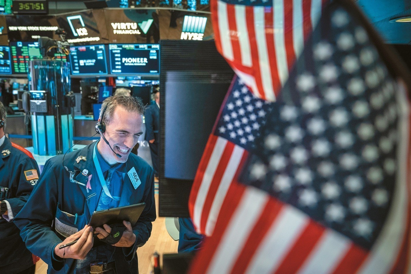 Ισχυρή ανάκαμψη στα χρηματιστήρια και βουτιά για το πετρέλαιο με φόντο τα σενάρια αποκλιμάκωσης του πολέμου