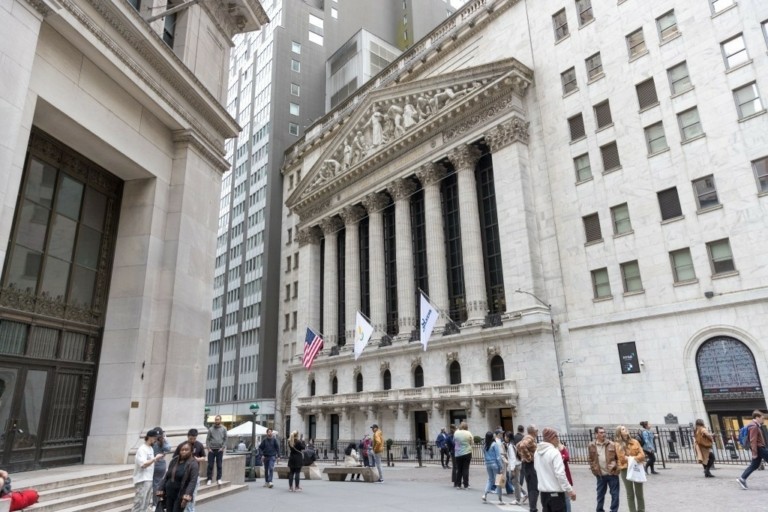 Ισχυρό momentum στη Wall Street με μίνι ράλι της Apple