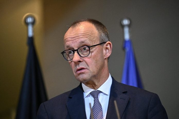 «Καμπανάκι» Μερτς για γερμανική οικονομία: «Πολύ άσχημο» το κλίμα – «Δραματική» η κατάσταση σε δήμους και κοινότητες