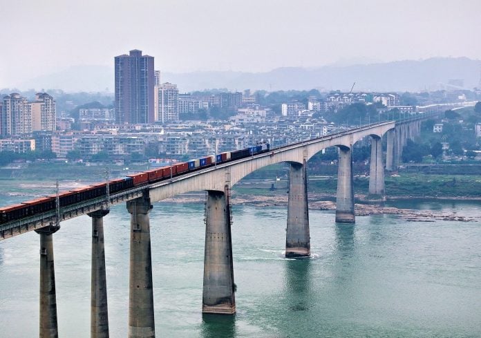 Κίνα: Η χρηματοοικονομική στήριξη υψηλής ποιότητας επιταχύνει την ανάπτυξη του Νέου Δυτικού Χερσαίου-Θαλάσσιου Διαδρόμου
