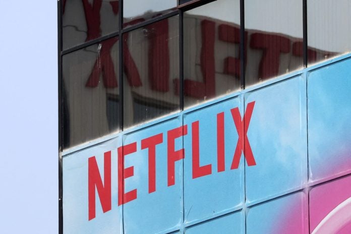 Netflix: Το κλασικό κόλπο που επιστράτευσε για να κάνει πιο προσιτή τη μετοχή του