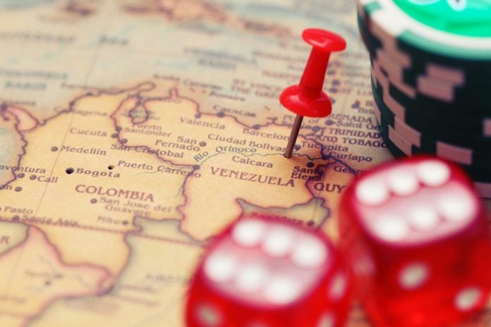 Ο άνθρωπος πίσω από το μεγάλο σορτάρισμα έχει επί χρόνια ένα στοίχημα στη Βενεζουέλα. Τώρα ετοιμάζεται να εισπράξει