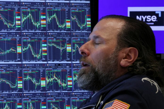 Ο Τραμπ δεν πείθει την Wall Street που έκλεισε στο κόκκινο