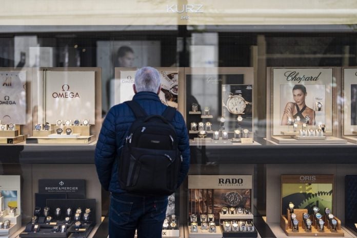 Ο Τραμπ μειώνει τους δασμούς κατά της Ελβετίας