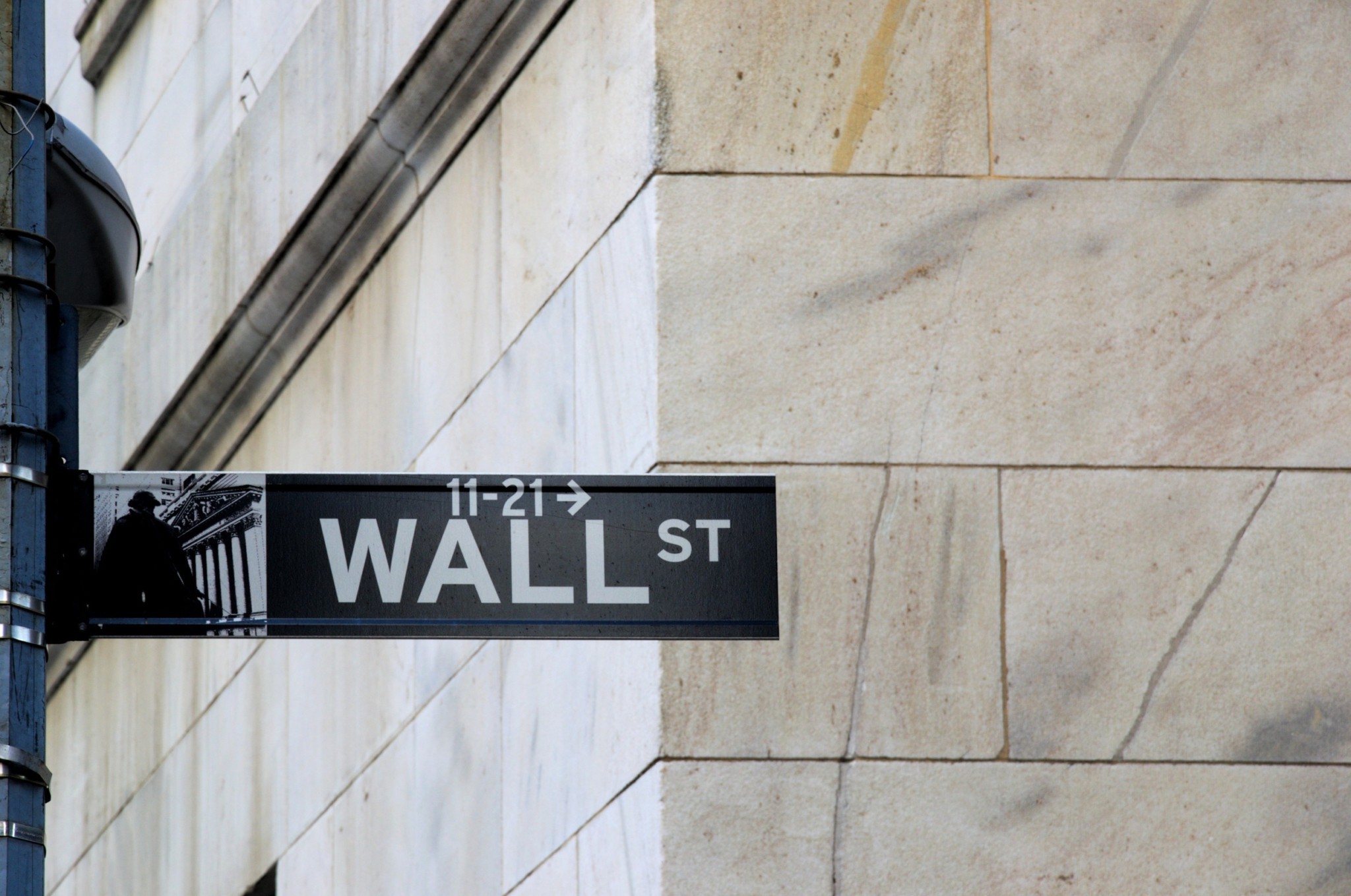 Πανικός και sell off στη Wall Street – Βουτιά πάνω από 1.000 μονάδες για τον Dow Jones (upd)