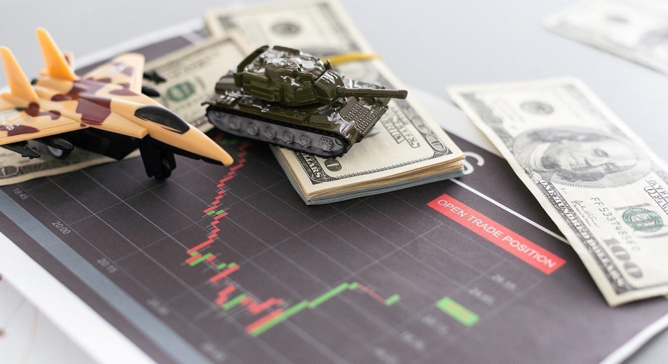 Ράλι για τις μετοχές της αμυντικής βιομηχανίας με φόντο τη σύγκρουση ΗΠΑ – Ιράν