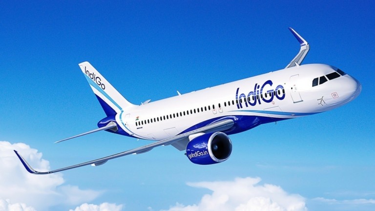 Σε «κενό αέρος» η IndiGo: 3.000 ακυρώσεις πτήσεων και κυβερνητικές κυρώσεις βυθίζουν τη μετοχή