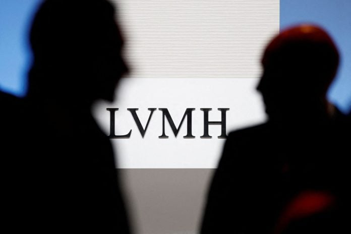 Τα καθαρά κέρδη της LVMH για το 2025 μειώθηκαν κατά 13% στα 10,9 δισ. ευρώ
