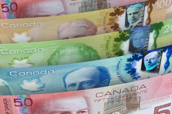 Το καναδικό δολάριο υποχώρησε σε χαμηλό σχεδόν τριών εβδομάδων