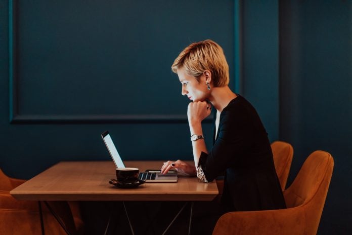 Το τεράστιο ανεκμετάλλευτο «κεφάλαιο» της Ευρώπης – Οι μορφωμένες γυναίκες που μένουν εκτός αγοράς εργασίας