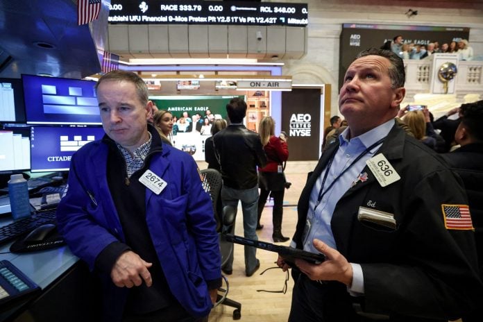 Wall Street: Κέρδη για τις μετοχές, νέα υψηλά για τον Dow Jones