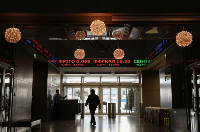 Χρηματιστήριο Αθηνών: Ελεγχόμενη πτώση, πέριξ των 2.100 μονάδων