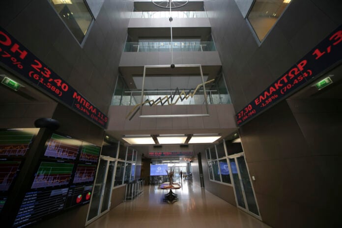 Χρηματιστήριο: Τράπεζες και Helleniq Energy «πρόδωσαν» το οχυρό των 2.000 μονάδων
