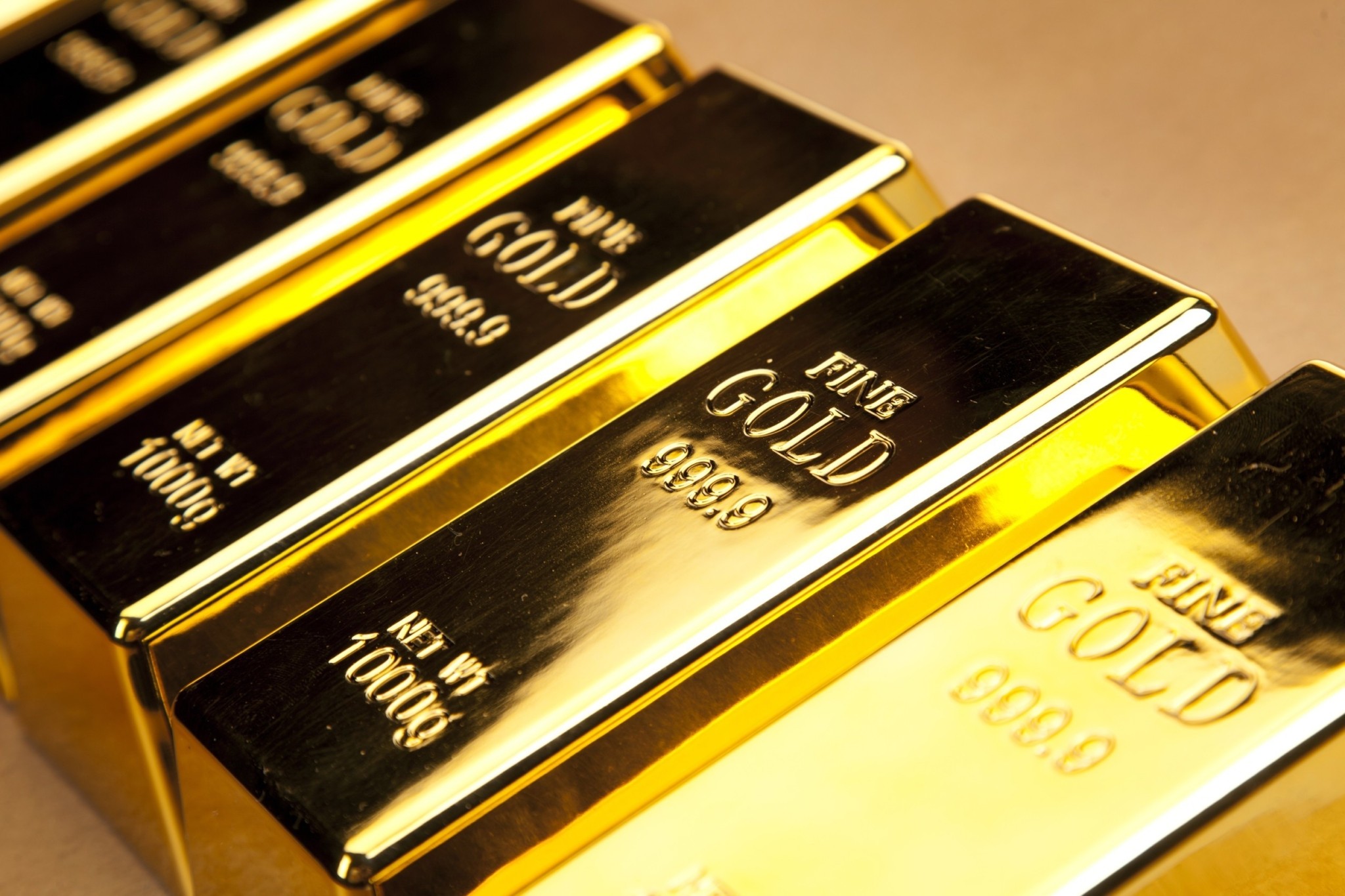 Χρυσός: Κάτω από τα 5.000 δολ καθώς οι επενδυτές «κλειδώνουν» κέρδη