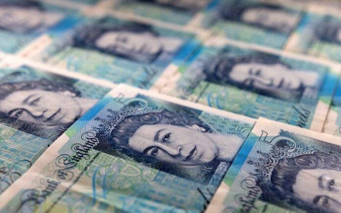 Υποχώρηση της στερλίνας